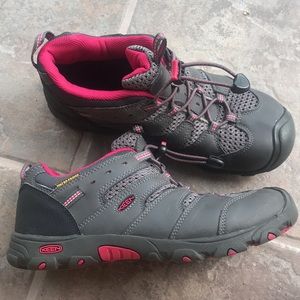 Women’s Keen Size 6 Waterproof Hiking shoes